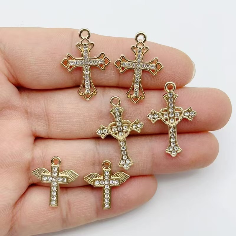 Cross Pendant Necklace Gold - 10 szt. Złoty krzyżyk ze stopu