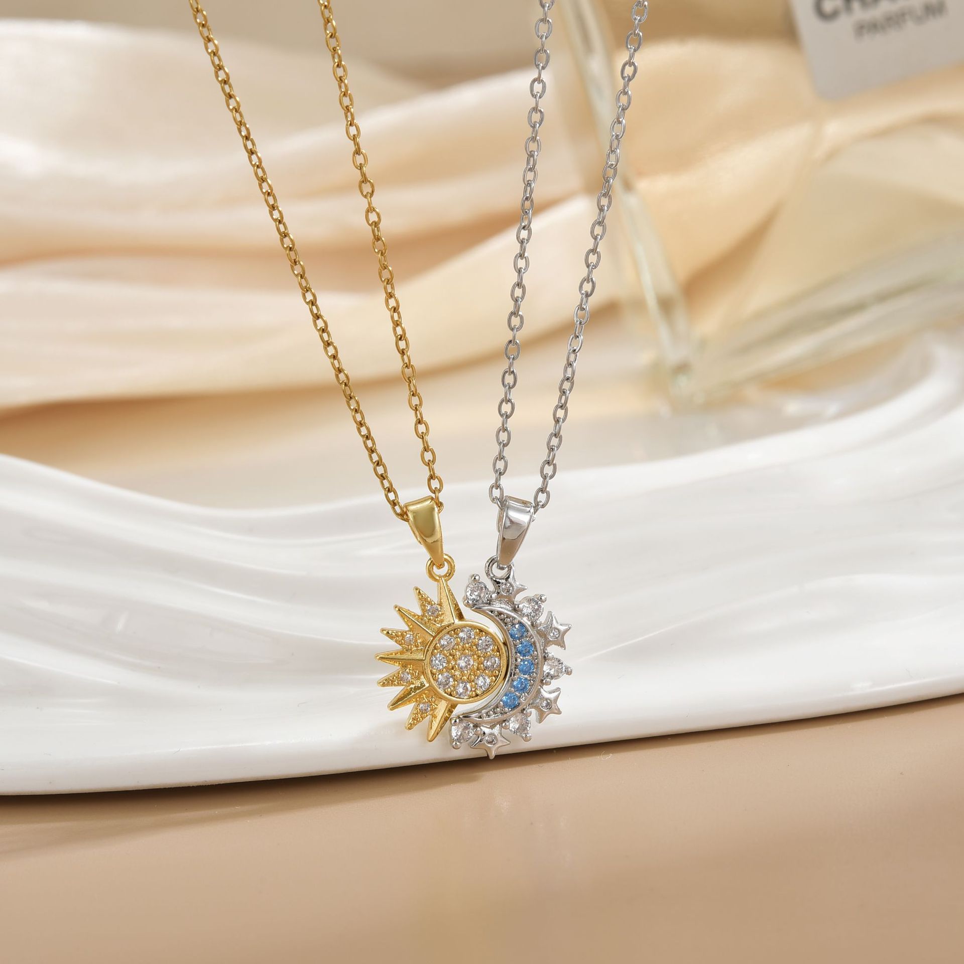 Magnetic Couple Matching Necklaces - Magnetyczne naszyjniki dla par Słońce i