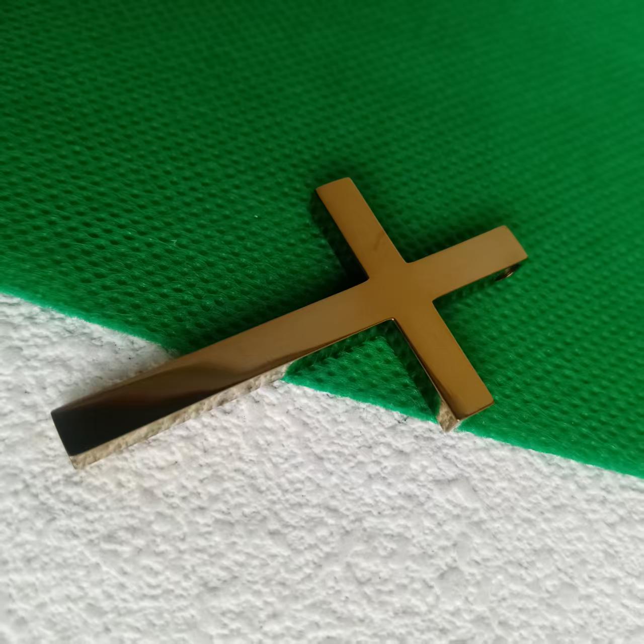 Krzyżyk z czystego tytanu dla  – Cross Pendant Necklace Gold recenzja i cena