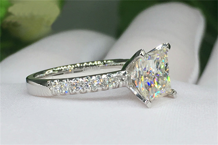 Pierścionek zaręczynowy damski – Moissanite Engagement Ring 1 Carat recenzja i cena