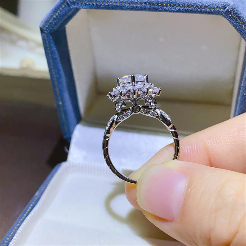 Luksusowy pierścionek z białeg – Moissanite Engagement Ring 1 Carat recenzja i cena
