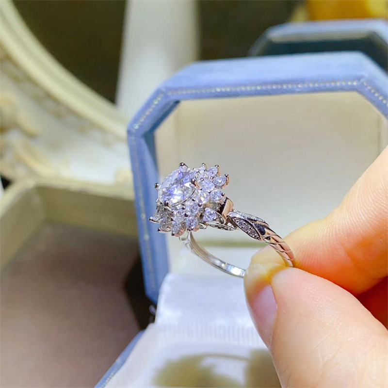 Luksusowy pierścionek z białeg – Moissanite Engagement Ring 1 Carat recenzja i cena