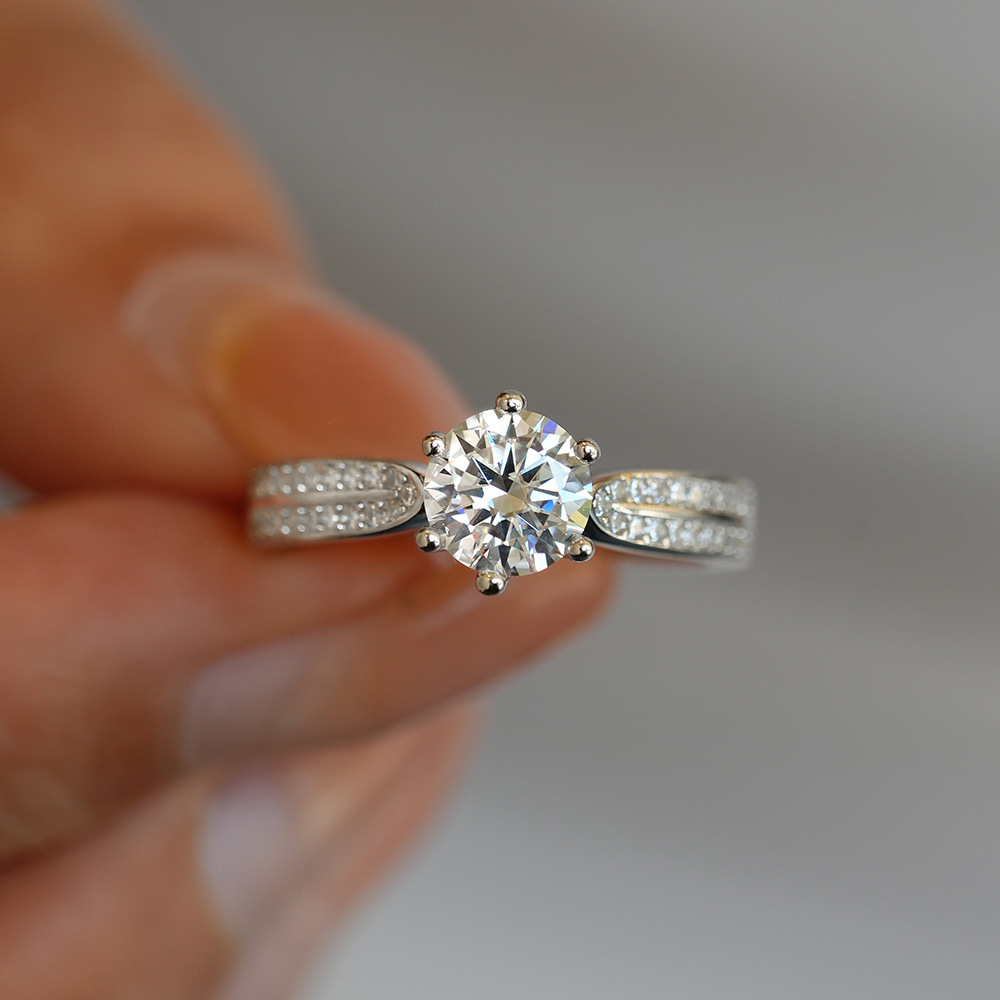 Pierścionek zaręczynowy z mois – Moissanite Engagement Ring 1 Carat recenzja i cena
