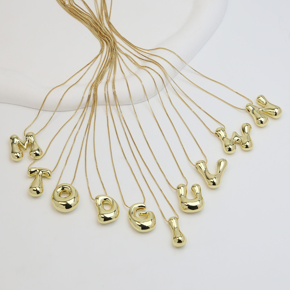 Kreatywny naszyjnik z zawieszk – Initial Letter Necklace 18K Gold recenzja i cena
