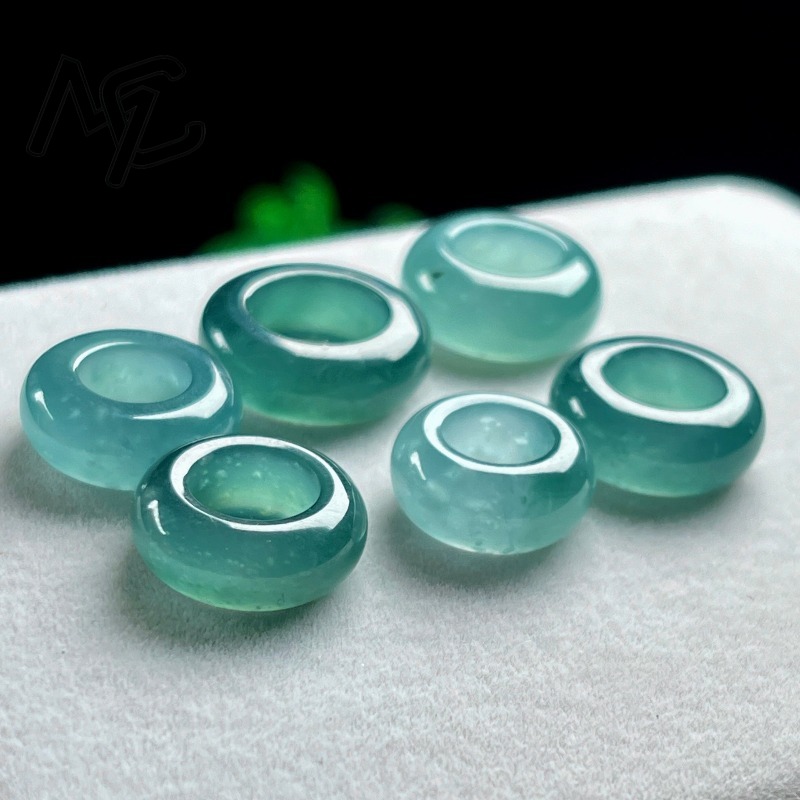 Naturalny Szmaragdowy Niebiesk – Rings recenzja i cena