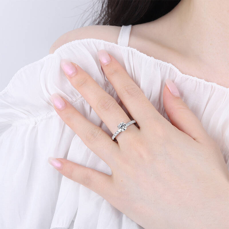 Klasyczny pierścionek z moissa – Moissanite Engagement Ring 1 Carat recenzja i cena