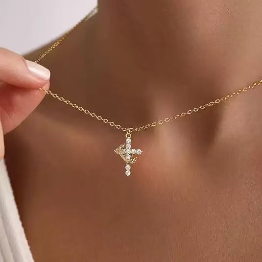 Szczęśliwy Obrotowy Naszyjnik  – Cross Pendant Necklace Gold recenzja i cena