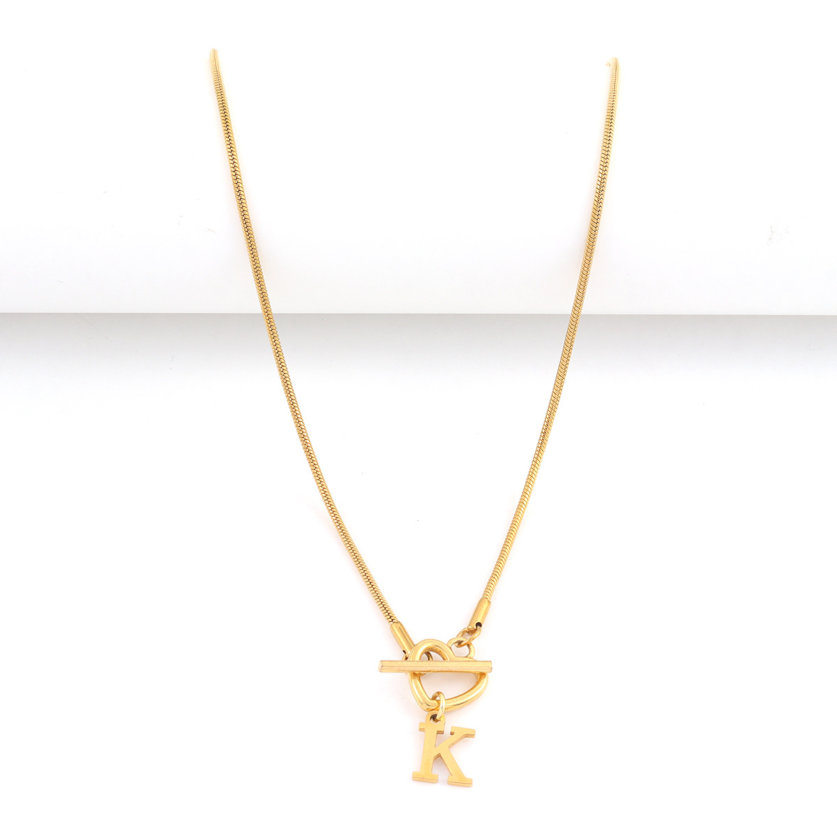 Modny naszyjnik z zawieszką w  – Initial Letter Necklace 18K Gold recenzja i cena