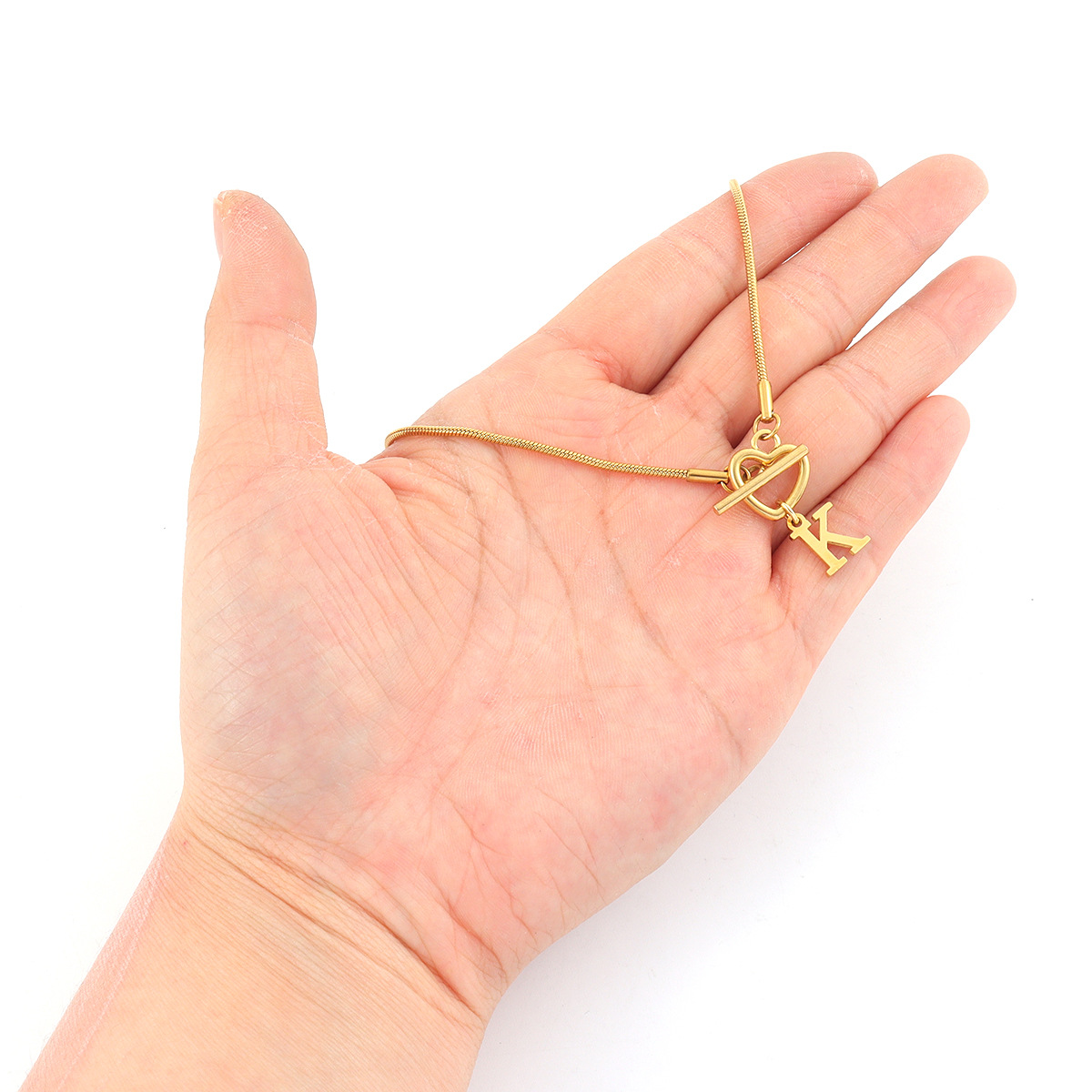 Modny naszyjnik z zawieszką w  – Initial Letter Necklace 18K Gold recenzja i cena