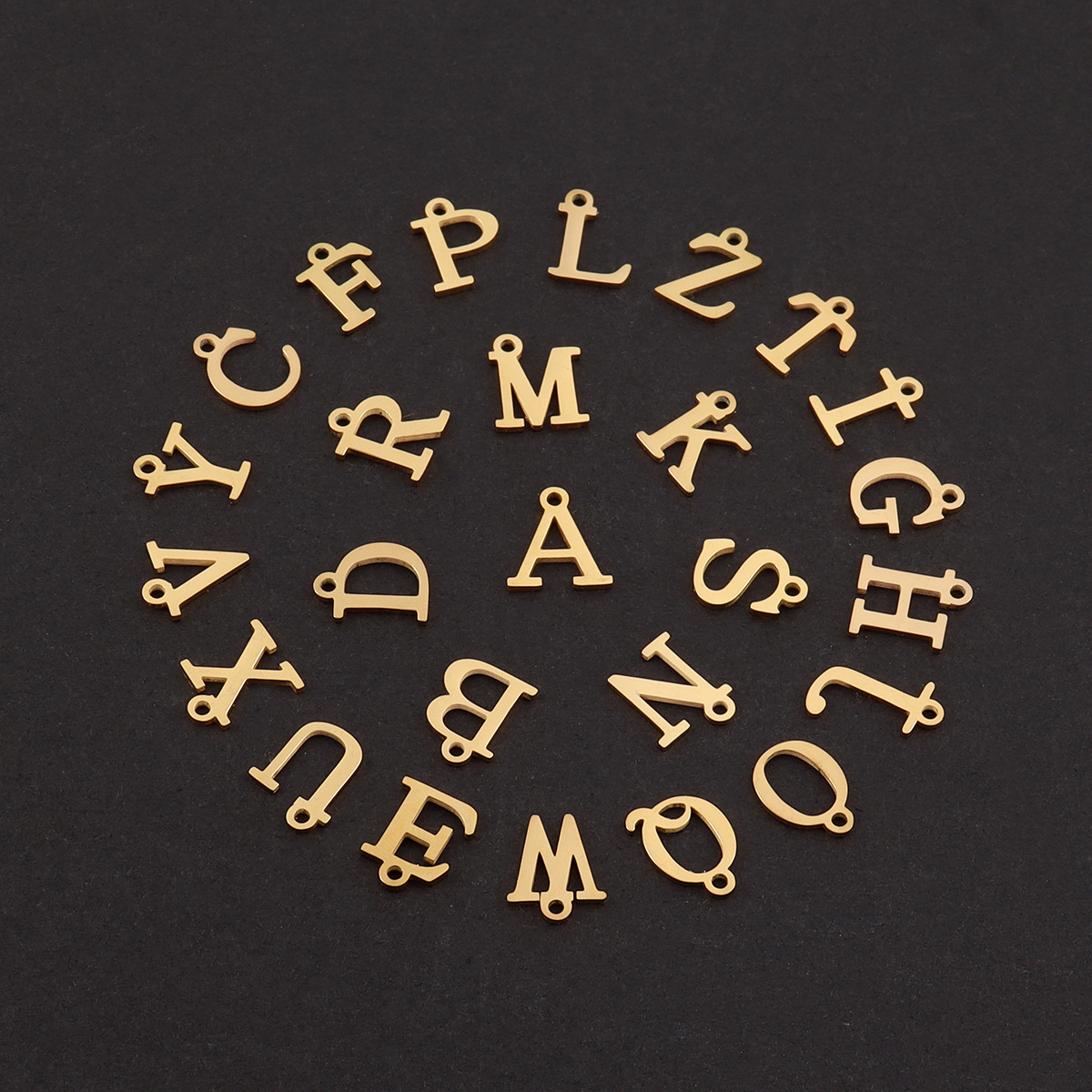 Modny naszyjnik z zawieszką w  – Initial Letter Necklace 18K Gold recenzja i cena