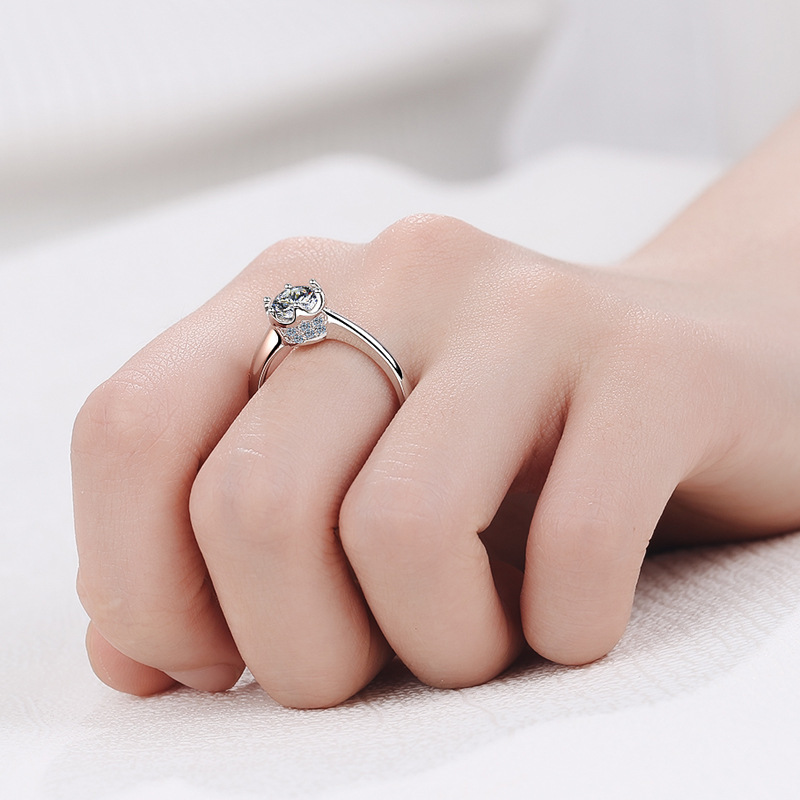 Wykwintny pierścionek z platyn – Moissanite Engagement Ring 1 Carat recenzja i cena
